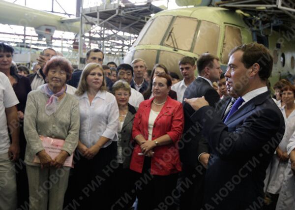 Президент РФ Дмитрий Медведев посетил Улан-Удэнский авиационный завод