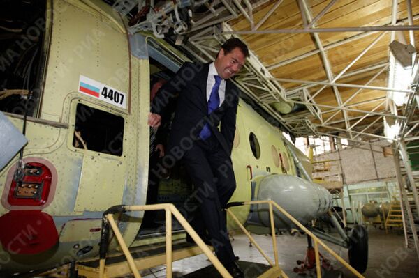 Президент РФ Дмитрий Медведев посетил Улан-Удэнский авиационный завод