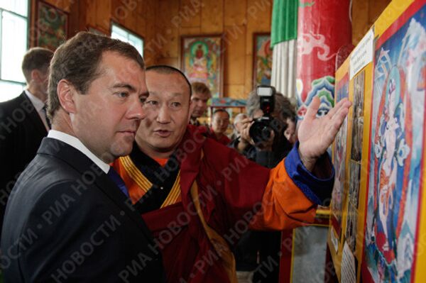 Президент РФ Дмитрий Медведев посетил Иволгинский дацан
