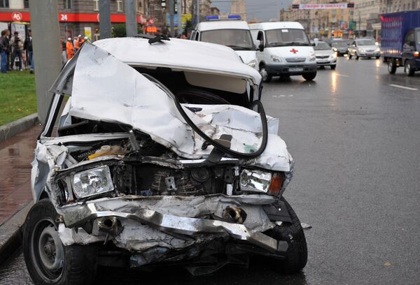 Три человека погибли при столкновении легковушки с грузовиком в Приморье