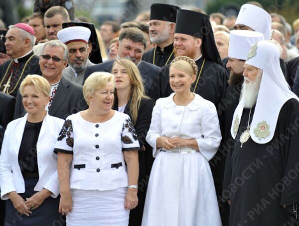 Раиса Богатырева, Вера Ульянченко и Юлия Тимошенко на военном параде в Киеве