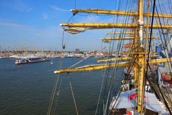 Российский барк «Крузенштерн» посетил голландский порт Дельфзейл  