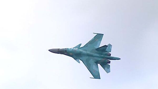 Истребитель-бомбардировщик Су-34.