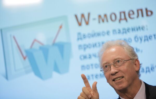 Олег Вьюгин во время шестого заседания Экономического клуба Экспертиза кризиса
