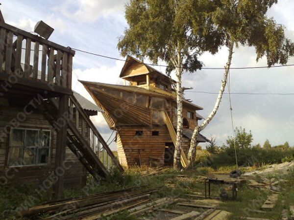 Дом-корабль, построенный в Кемерове.  