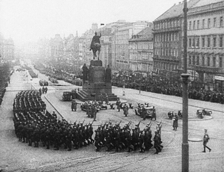 Гитлеровские войска на Вацлавской площади Праги