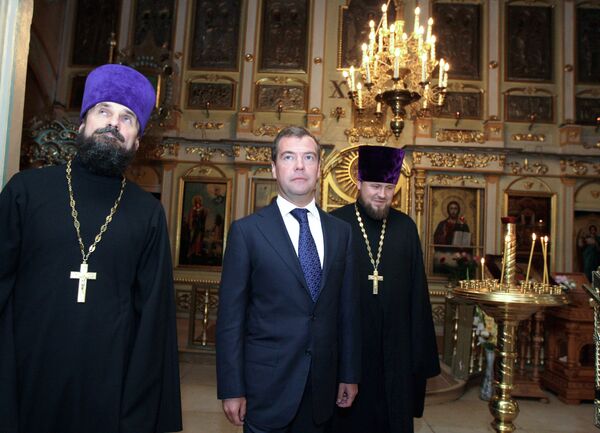 Президент РФ Дмитрий Медведев посетил церковь Покрова Пресвятой Богородицы
