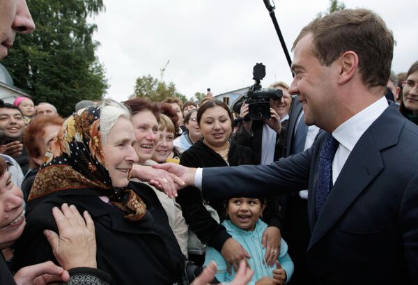 Президент России Дмитрий Медведев побеседовал с жителями города Покрова