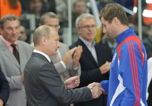 Премьер-министр РФ Владимир Путин вручил государственные награды членам сборной России по хоккею