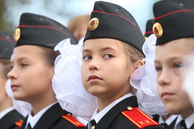 Воспитанницы одной из кадетских школ-интернатов. Архив