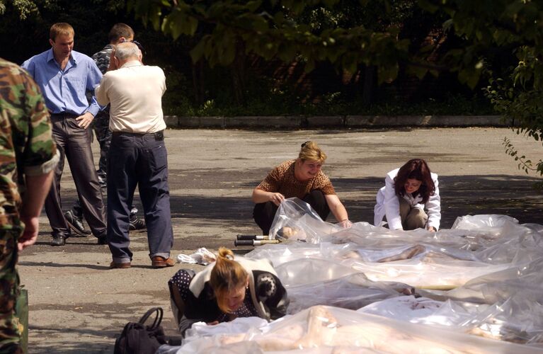 Опознание погибших в результате теракта в Беслане