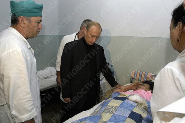 Посещение Путиным бесланской районной клинической больницы