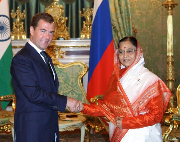 Президенты России и Индии Дмитрий Медведев и Пратибха Патил на встрече в Москве