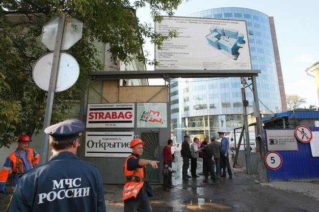 На месте обрушения подземной парковки в Москве