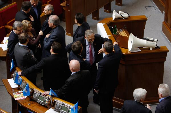 Работа украинского парламента снова заблокирована оппозицией
