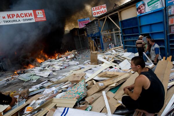 Пожар на Строгинском строительном рынке Синтика в Московской области