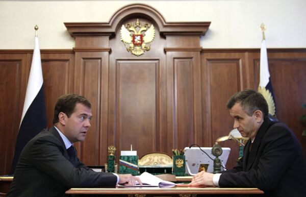 Президент России Дмитрий Медведев во время встречи с министром внутренних дел РФ Рашидом Нургалиевым. Архив
