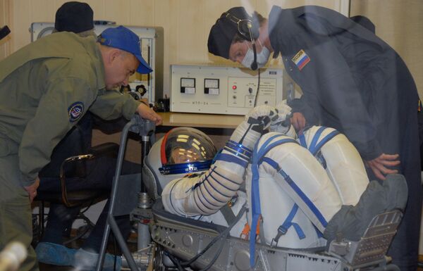 Тренировка экипажа корабля Союз ТМА-15 на Байконуре
