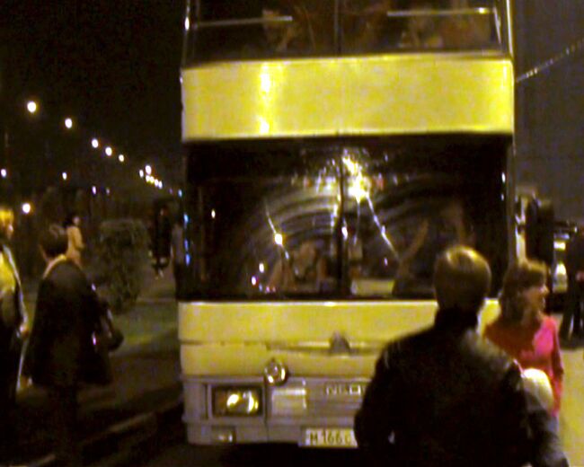 Автобус с ”черкизовцами” протаранил толпу недовольных москвичей