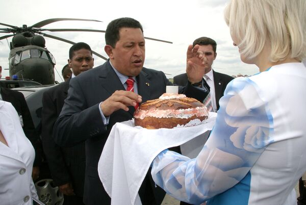 Уго Чавес во время визита в Россию. Архив