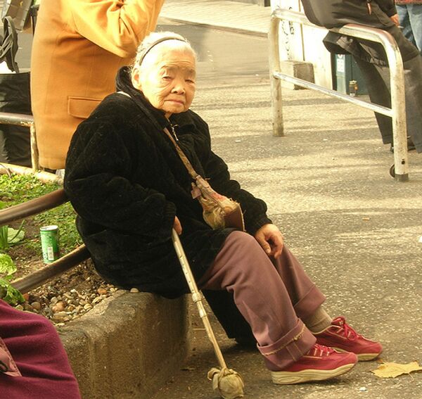 В соревнованиях по боулингу среди пожилых победила 96-летняя японка