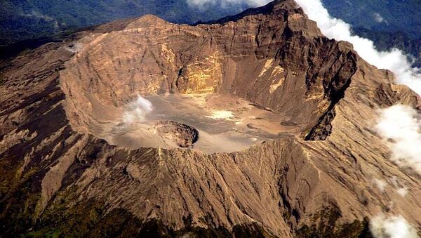 Вулкан Раунг на острове Ява. Архивное фото