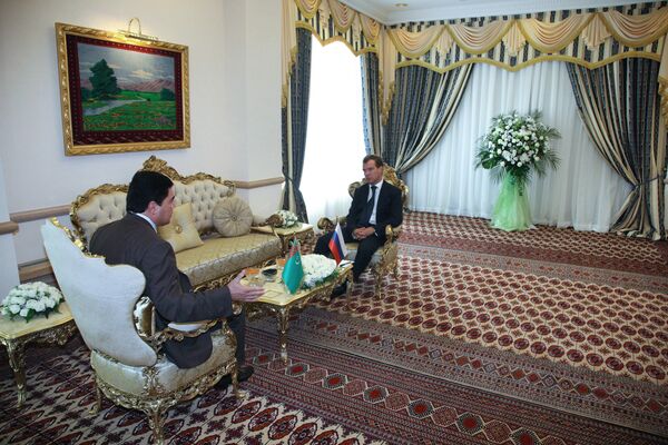 Встреча президента России Дмитрия Медведева и президента Туркмении Гурбангулы Бердымухамедова