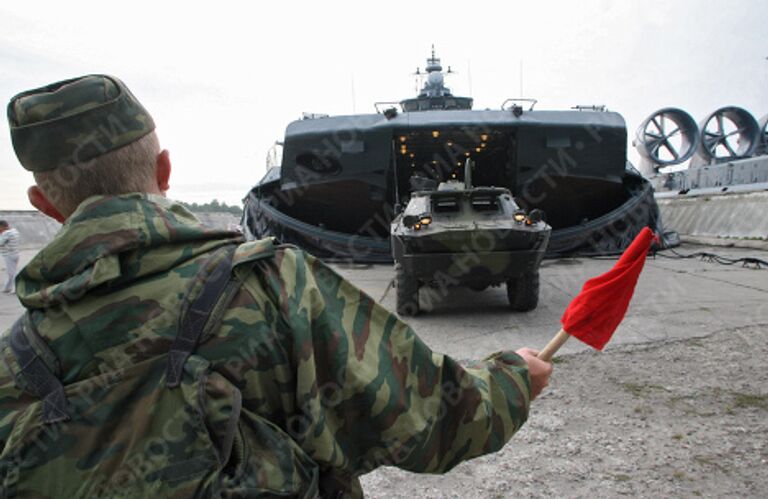 Тренировка по высадке морского и воздушного десанта прошла в Калининградской области