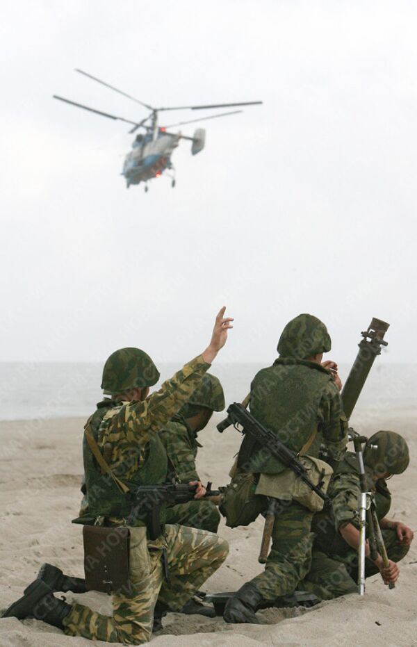 Тренировка по высадке морского и воздушного десанта прошла в Калининградской области