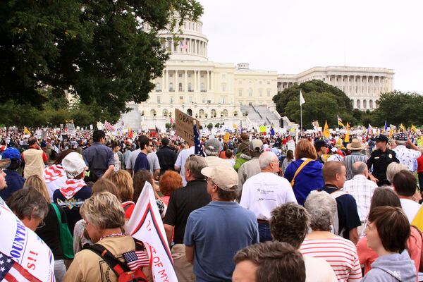 Акция протеста в Вашингтоне против политики Обамы
