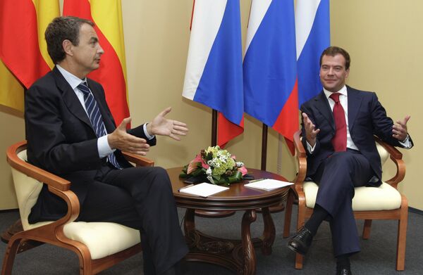 Президент России Дмитрий Медведев с премьер-министром Испании Хосе Луисом Родригесом Сапатеро. Архив