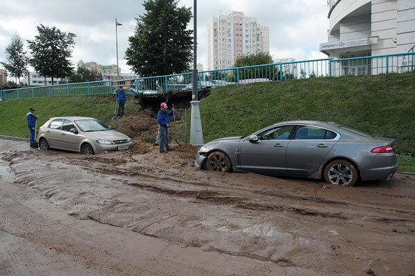 Провал грунта на улице Удальцова