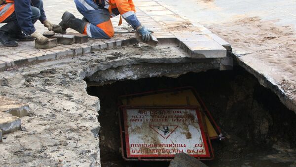 Провал грунта произошел в Москве на улице Удальцова. Архивное фото
