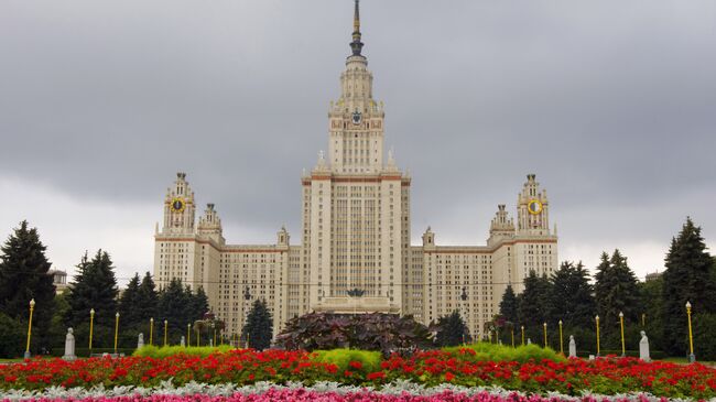 Здание МГУ им. М.В.Ломоносова. Архивное фото