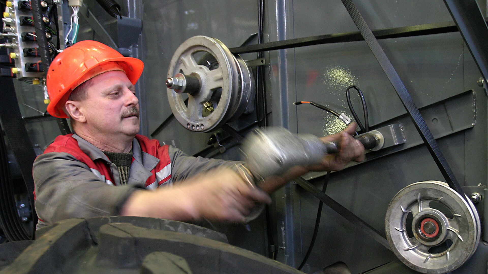 Cборочная линия Cборочная линия - РИА Новости, 1920, 12.12.2025