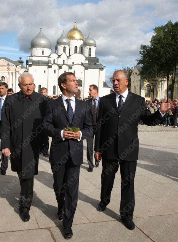 Президент РФ Дмитрий Медведев осмотрел Новгородский Кремль