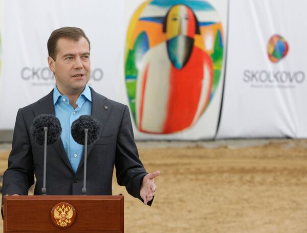 Президент РФ Дмитрий Медведев посетил московскую школу управления Сколково