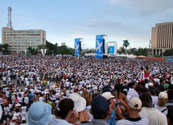 Более миллиона человек пришли на гаванскую площадь Революции на концерт Мир без границ