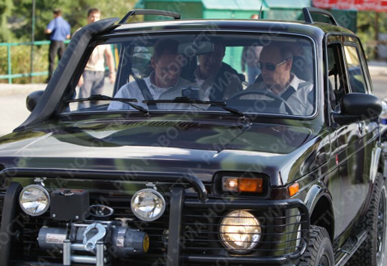 Премьер-министр РФ Владимир Путин посетил Сочинский национальный парк Премьер-министр РФ Владимир Путин посетил Сочинский национальный парк