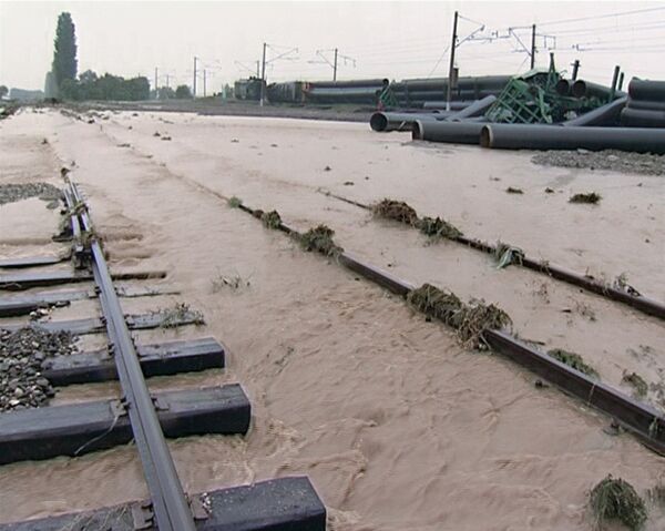 Восемь вагонов грузового поезда сошли с рельсов в Дагестане