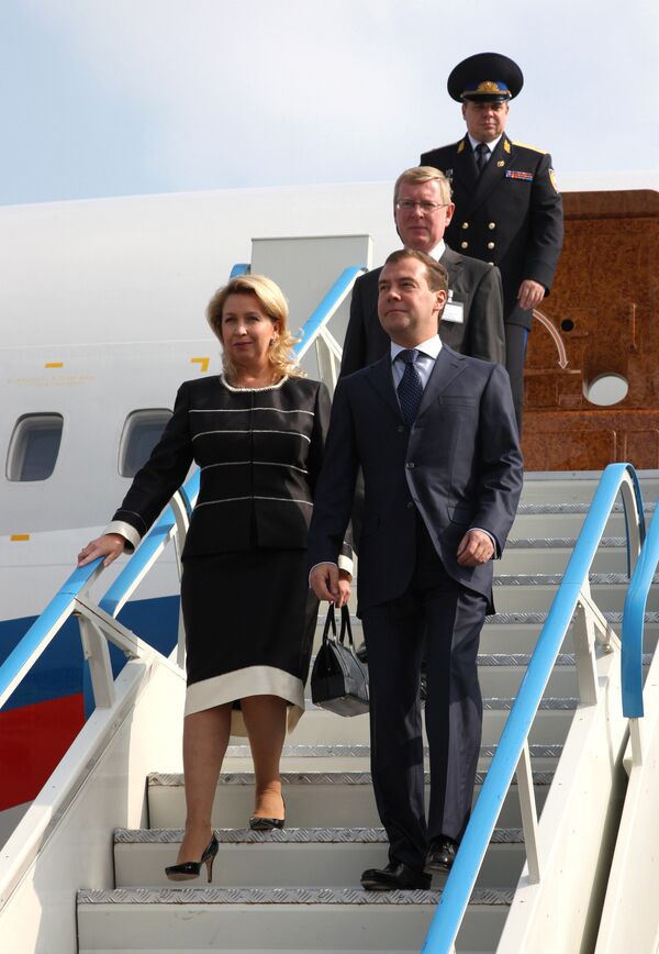 Медведев вернулся в Москву после визитов в Швейцарию и США