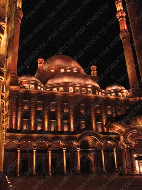 Архитектурное освещение знаменитой алебастровой мечети Мухаммеда Али в каирской Цитадели