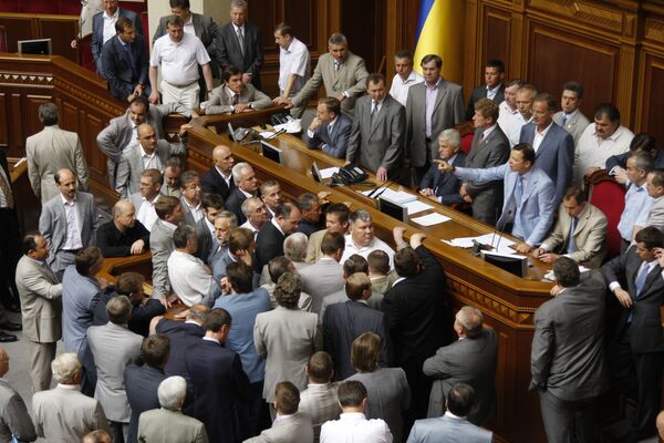 Депутаты от Партии регионов пытаются блокировать работу парламента