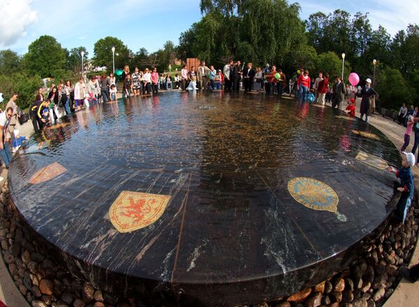 Ганзейский знак (фонтан в виде Круглого стола)  в Великом Новгороде