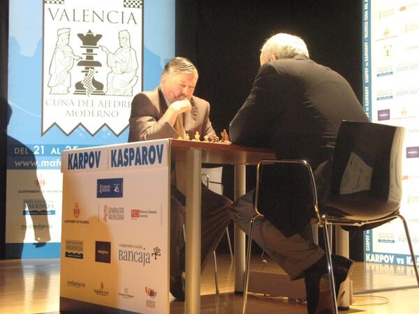 Вторая серия партий между Карповым и Каспаровым началась в Валенсии