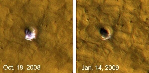 Свежий кратер на поверхности Марса диаметром 6 метров и глубиной 1,33 метра