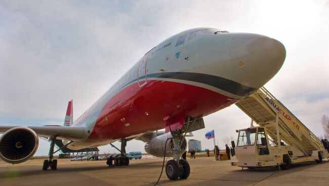 Самолет Ту-204, архивное фото
