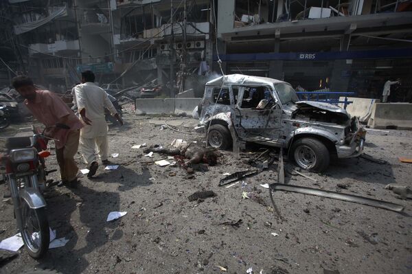 Автомобиль взорвался у отделения полиции в Пакистане, 10 погибших