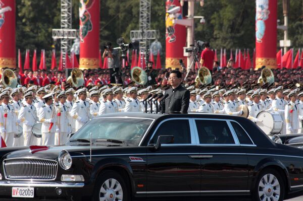 Генеральный секретарь ЦК Компартии Китая, председатель страны и председатель Центрального военного совета Ху Цзиньтао на параде в честь 60-летия КНР. Архив