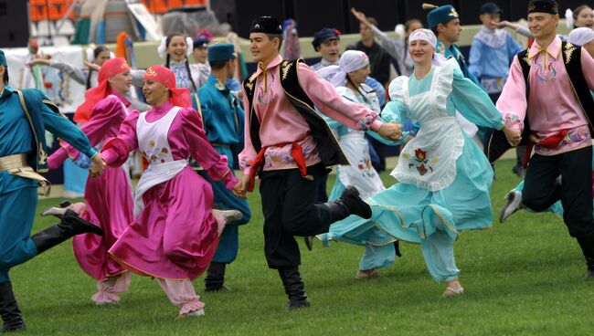 На празднике Сабантуй -2005 в Нижнем Новгороде. Архив